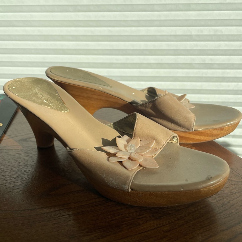 Liz Clariborne Flower Heeled Sandals